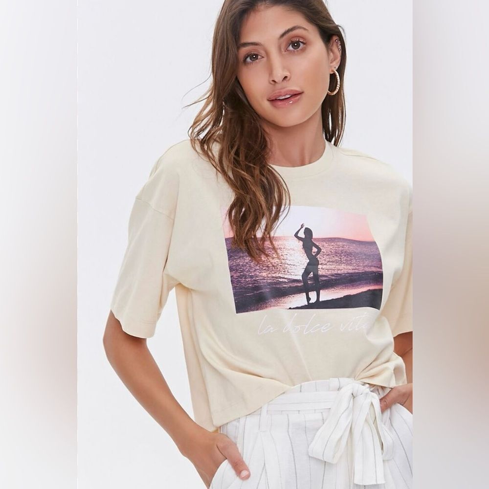 Forever 21 La Dolce Vita graphic crop top tee